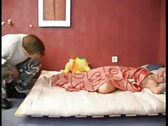 یک کشاورز بالغ عکسهای کیر و کون پس از آموزش یک فیتون برنزه شده آزاد کرد