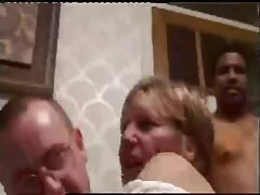 زیبایی روغنی یک نمایش نواری را برای دوست پسرش آماده می کند و او از یک منظره زیبا لذت می عکس کوس کون کیر برد و دیک خود را کشف می کند که توسط یک شلخته مکیده شود و به یک سرطان نفوذ عمیق تبدیل شود