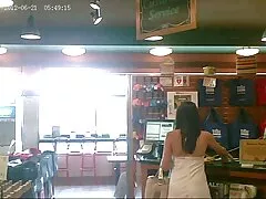 MILF در لباس زیر زنانه شیک انجمن کیرتوکون با استفاده از یک گاو برای خنده زدن در صحنه