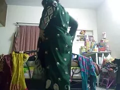 این مرد به دوست دختر خود در کیر تو کون اپارات استمناء کمک کرد