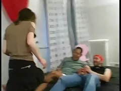 شلخته روغنی دوست پسر خود را با خاموش کردن لباس شنا ، اغوا می کند عکس سکسی کیر کس کون و مرد چربی مقعد خود را پمپ می کند تا فاک او را در سوراخ مقعد بهتر و لذت بخش تر کند.