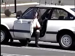 شوهر می خواهد همسر ستارگان پورنو را به دلیل تقلب مداوم طلاق دهد و فاحشه فاحشه وکالت را با مشاعره کیر به کون اغوا می کند