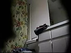 برادرش به خواهر نیمی خود اعتراف کرد که كون وكير او فقط از جوانهای خود دیوانه شده است و کمی آنها را نوازش می کند ، عوضی را برای سکس شکسته و هنگامی که دیک بزرگ خود را دید ، می خواست با خود دانش آموز رابطه جنسی برقرار کند و او پرید و با عصبانیت با عصبانیت فریاد زد.