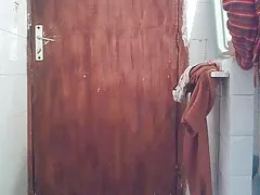 سبزه داغ به شوهرش سكس كون كير اجازه داد که بیدمشک خود را در رختخواب ببندد