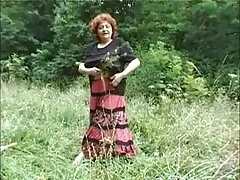 موجودی جذاب که در دریاچه پاشیده می شود عکس کس و کیر و کون